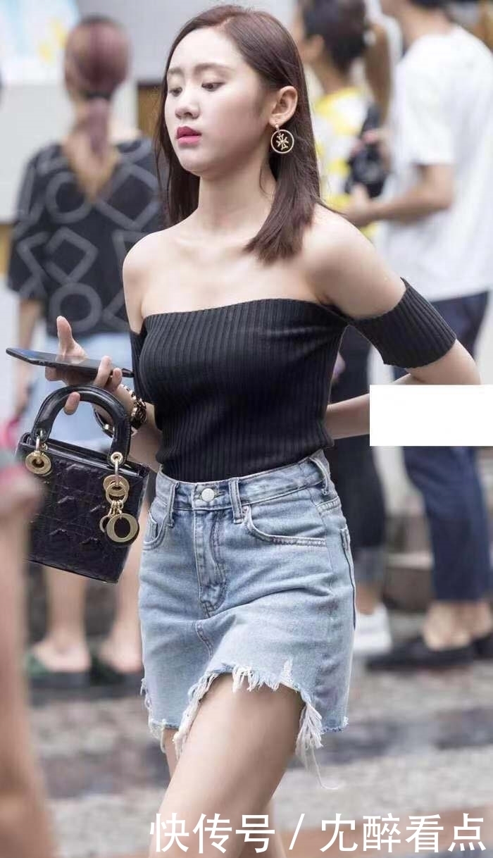 穿出|街拍:个性气质显眼的小姐姐,曲线丰腴,平价单品穿出时髦感!