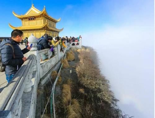 河南有座低调的山，蕴藏无数神话传说，夏季雨后景色更加迷人！