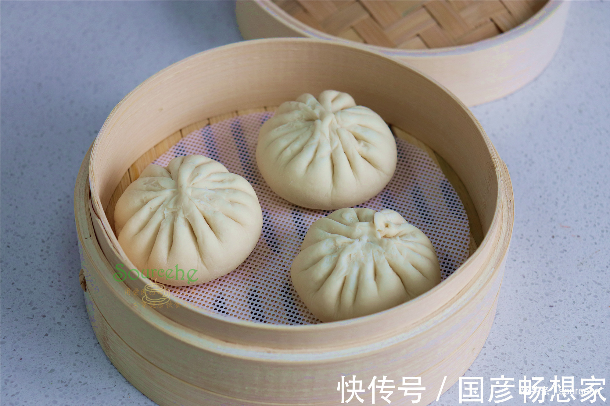 过年放假，早餐别买了，自己做包子，蓬松香软不塌陷，皮薄肉香