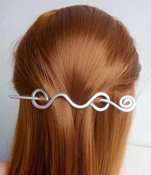 最简单的发型，配上最有创意的发饰，这个春夏，做最水灵的女孩