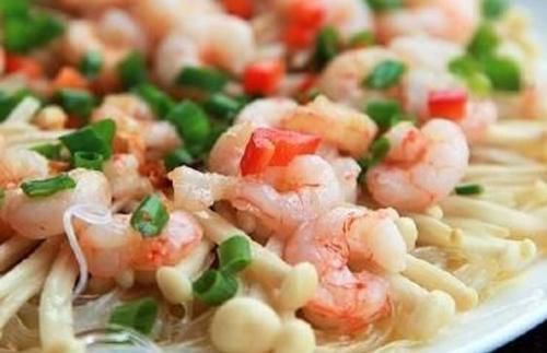  金针菇|精选美食：苦爪木耳、酱香豇豆、金针菇粉丝蒸虾、菠菜拌豆皮的做法