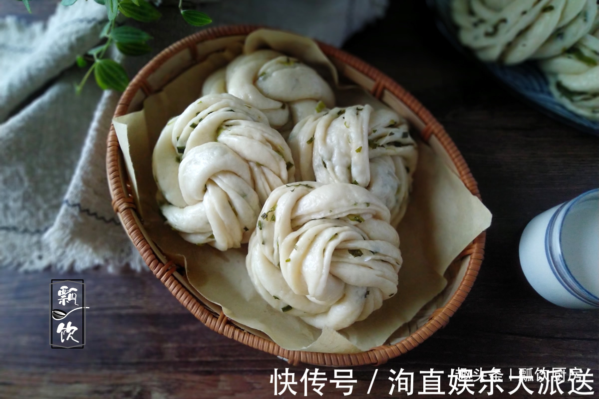 面食想要软，不能只放酵母，加它做，一捏成球一放成棉，凉了都软