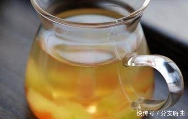 体内|泡脚时往水里丢一小把它，7天逼出体内多年湿毒，身材自然变好了