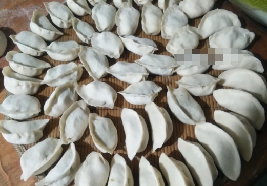 倍馋这饺子,比煮的省事,尤其这菜做馅,清香味美