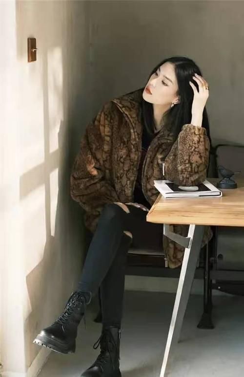 工装裤 初秋鞋子不用买太多，有这3双“经典款”足够你穿了，时髦又百搭