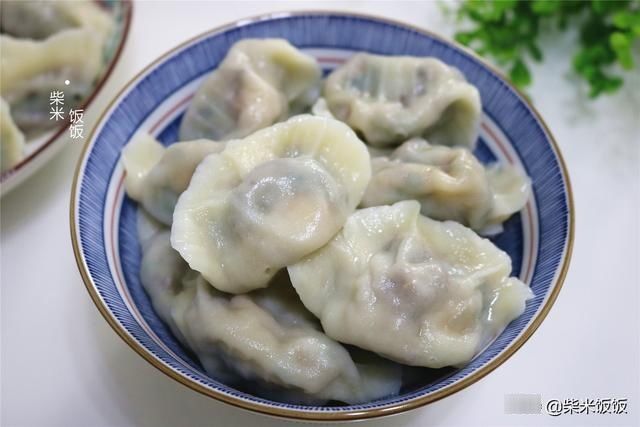 韭菜饺子，别总搭配鸡蛋了，教你这样调馅，个个爆汁更好吃