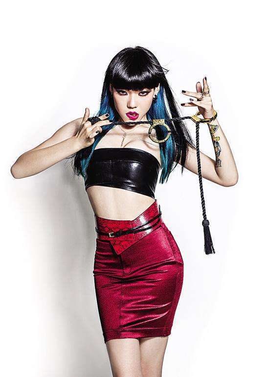 她曾是《好声音》人气歌手,却沦落到小县城走穴,庾澄庆也不管她