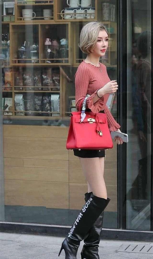 街拍|街拍：气质美女，纤细的身材，高挑有型，穿搭时尚美丽出众