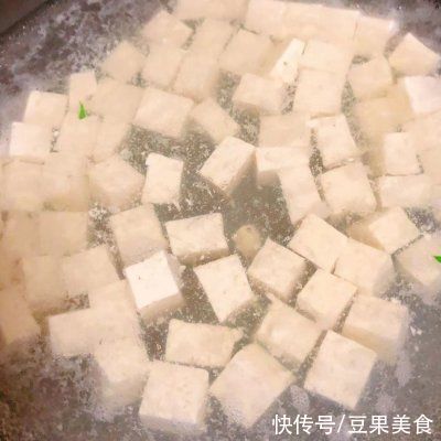  降火|暖心降火的小白菜炖豆腐汤——豆腐香软滑嫩，小白菜清爽美味