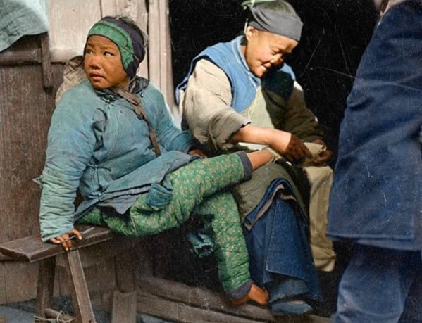 袁世凯|晚清“彩色”罕见照:浸满了历史感,图5陪哥哥在老家钓鱼的袁世凯