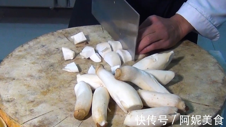 蒜子|大厨教你做酱烧杏鲍菇,味道鲜美,酱香浓郁,比红烧肉要好吃