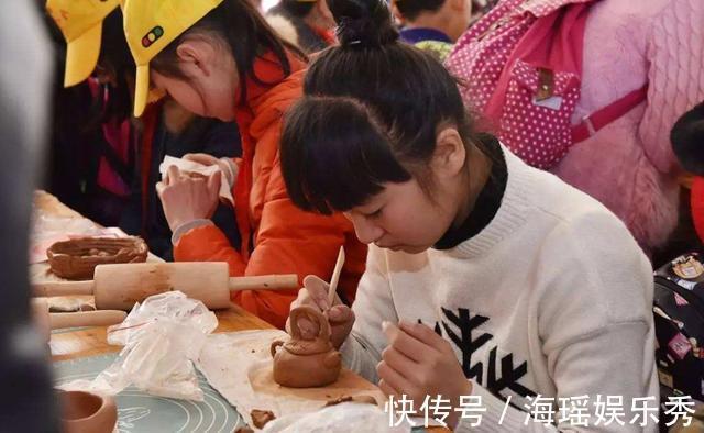 泥巴|8岁男孩每天偷跑出去“玩泥巴”,成品曝光后,网友:真屈才了