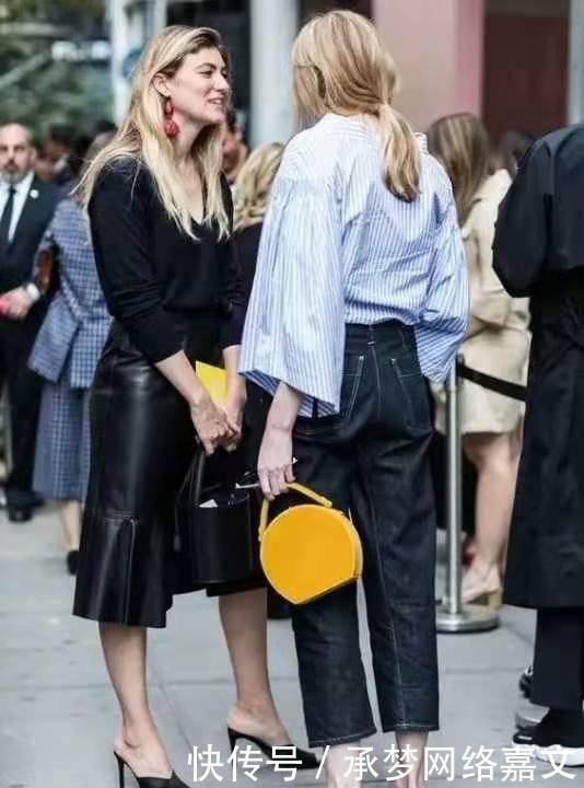 别着急|衬衫别着急收起来!秋冬做内搭时髦又实用,比毛衣舒适比卫衣有型