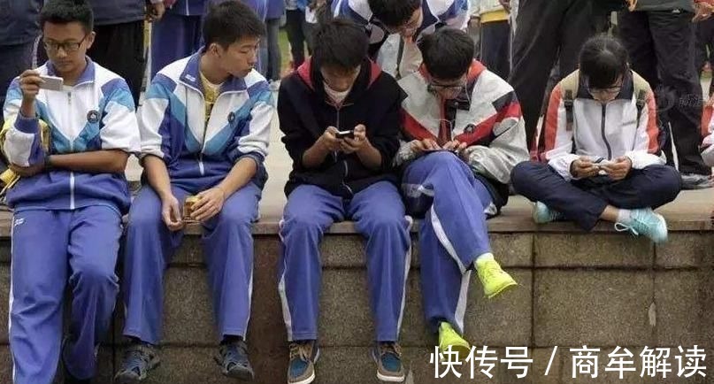 孩子|为什么上初中就该给孩子带手机?其中这几点理由,家长别急着否定
