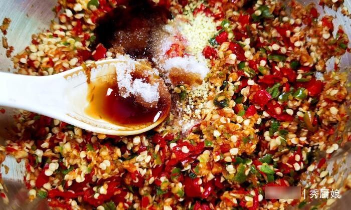 做辣椒酱,只放盐是“外行”,教你正确做法,香辣入味,久放不坏