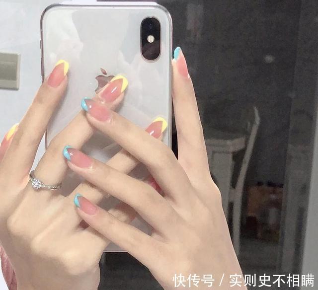 小仙女们 过年美甲可不能输!这几款美甲精致时髦还显手白,照着做就行!