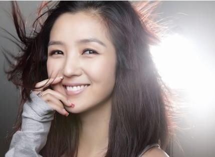 何洁|4个孩子两个爹,哭诉养不起的何洁,前夫才是真悲哀