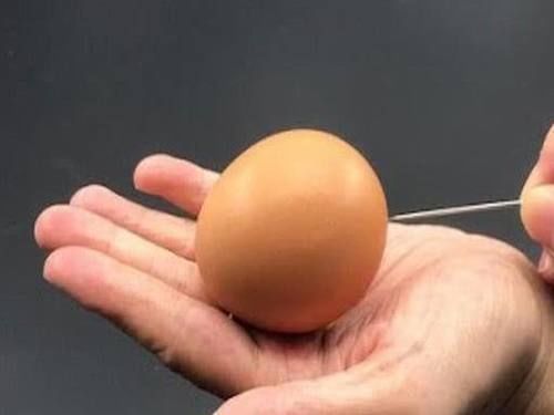 蛋壳|煮鸡蛋时,不要只用清水多加这1步,鸡蛋又香又嫩营养高