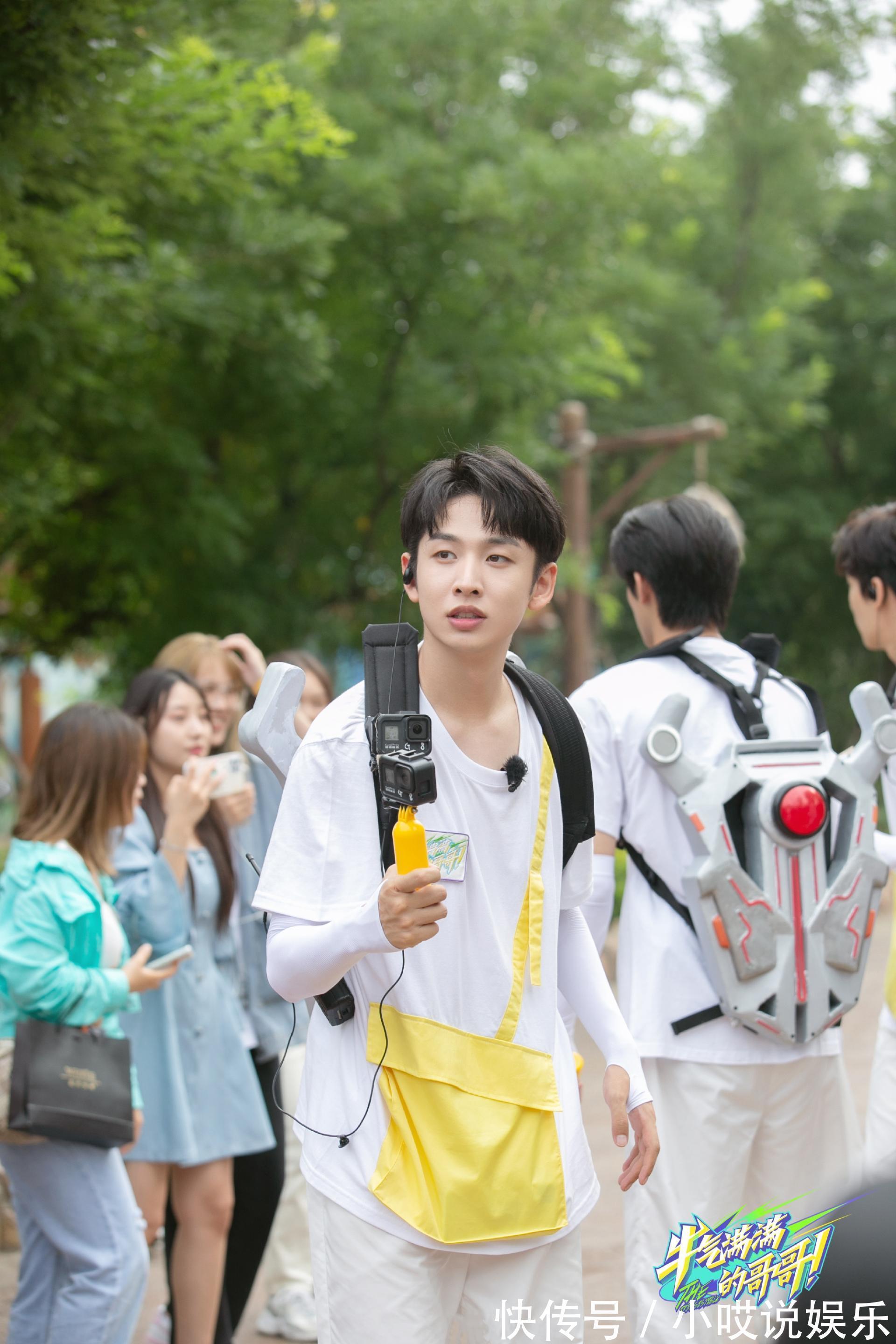 加盟多档爆款综艺,大型活动展现神级救场,齐思钧是何来头