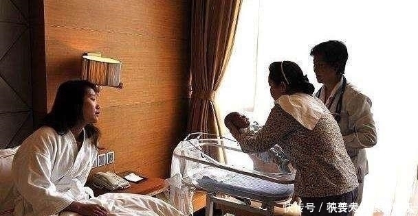 产妇生|产妇刚进产房就生了,娃“呱唧”一声落地,医护当场愣住:这么快!
