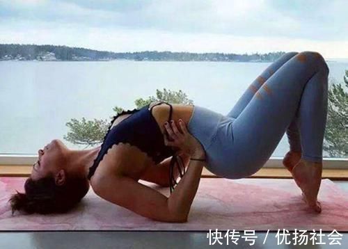 腰部|姑娘勤练四招瑜伽体式，纠正驼背不良体态，变身气质女神