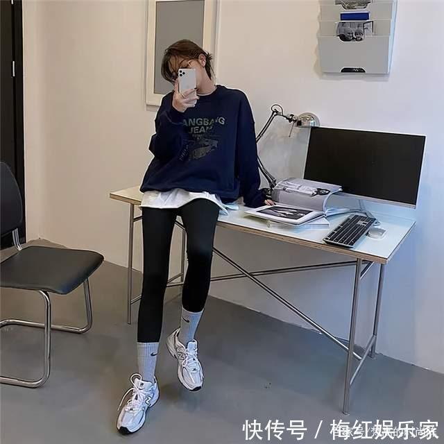 最近火了一种新穿法，“鲨鱼裤+老爹鞋”，显瘦显高！明星都上头