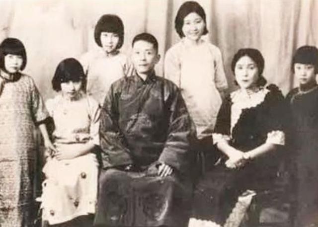 日本|这个日本女人不简单,老公是蒋介石左膀右臂,儿子是中国上将