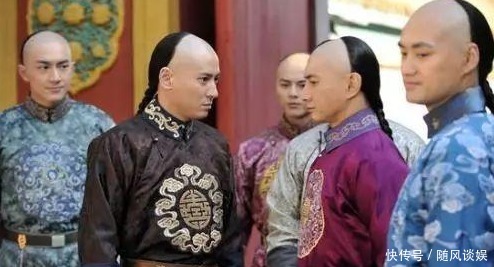 宠爱|他是康熙的老来子,不仅受到父皇宠爱,剩下的皇帝也都善待他