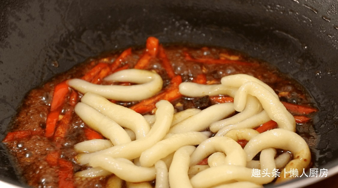 土豆别再炖肉了，教你一个新吃法，好吃到停不下来，比吃肉香！