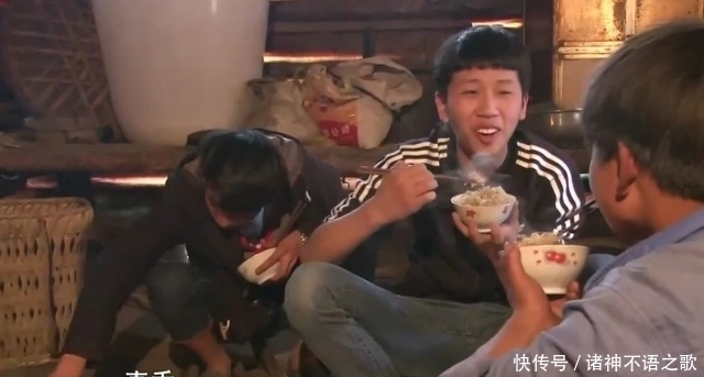 库克|大降价!库克还是服软了?iPhone12买早的后悔去吧