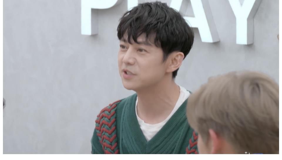 拜托了冰箱|赵丽颖录节目沉默寡言状态差,何炅耿直提醒:麻烦偶尔说几句话