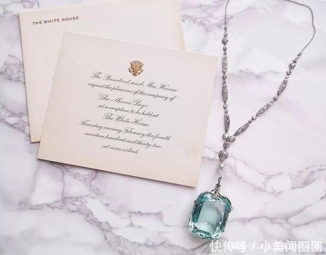 要做世界上最幸福的新娘,除了婚纱,闪耀的宝石项链也是必不可少