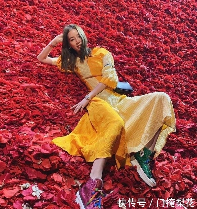 拼色 小白鞋、小黑鞋穿腻了?五彩斑斓的「拼色运动鞋」,该上名单了!