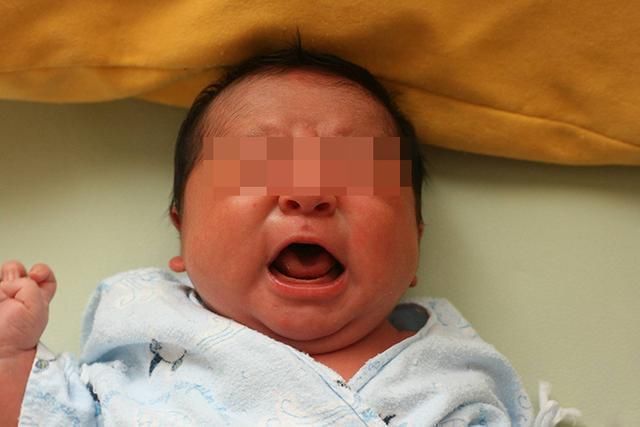 父母|宝宝哭闹不停怎么办?除了生病之外,很可能在向父母表达情绪