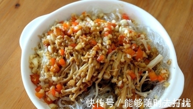 家常|晒晒中午饭，四菜一汤，主食跟菜一起出，家常味道，做法超简单
