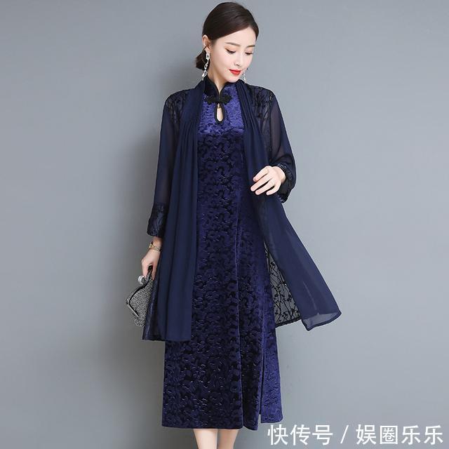 年轻|希拉里年轻时可真美,波波头配蓝色套裙真高级,戴安娜同框都失色