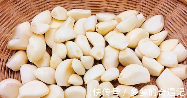 腌制|腌制腊八蒜,最忌讳直接放醋,多加1步,蒜又脆又香,隔天就翠绿!