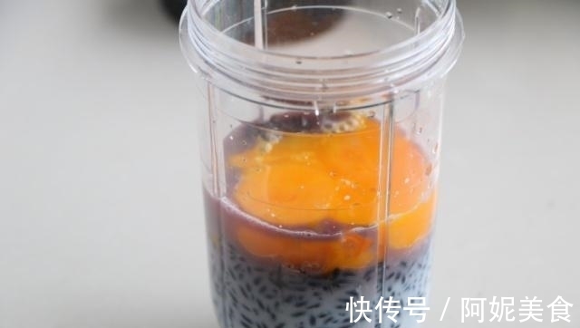 包子|黑米新吃法,不用水不加油,打上鸡蛋做米糕比包子好吃