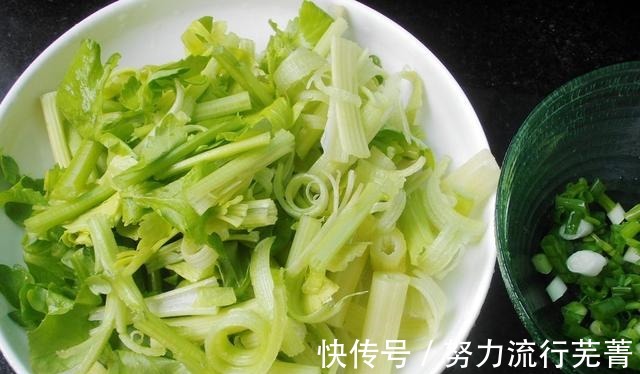 芹菜段|粉丝虾米芹菜汤，鲜嫩爽口，滋味十足的口感，真是美味的不得了！