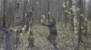 |搞笑GIF:来来来,今天毕业高兴,给大家表演一个后空翻!