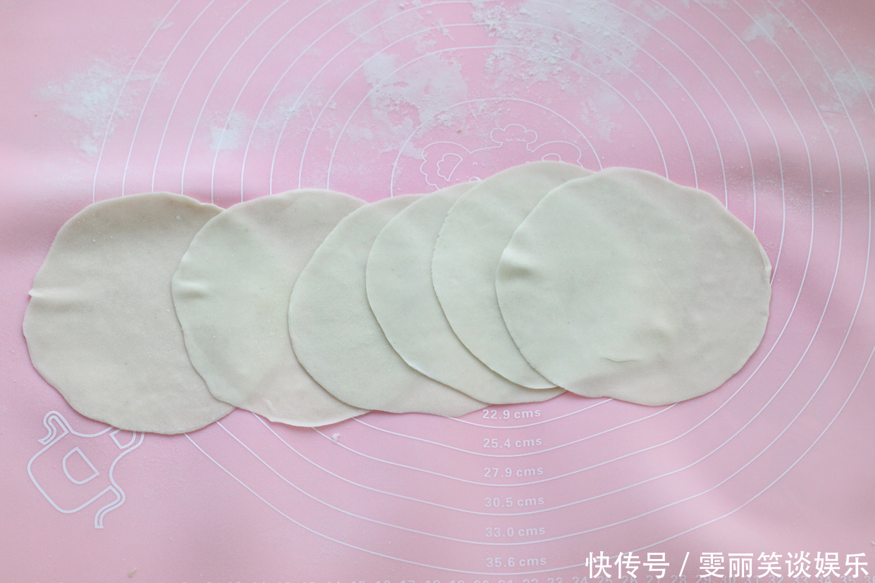鲜美|想吃包子又不爱揉面，教你一招，半小时就出锅，皮薄如纸倍儿鲜美