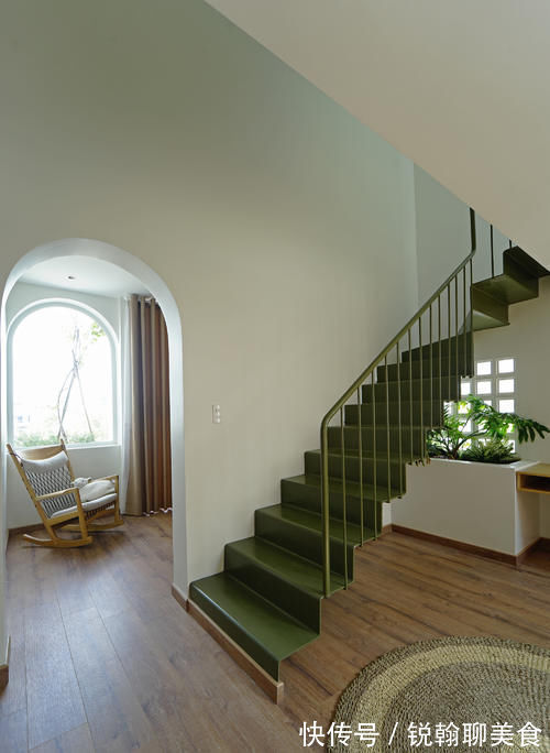 主卧|她住128㎡的联排别墅,家里3处天井,满眼绿色,像个植物园