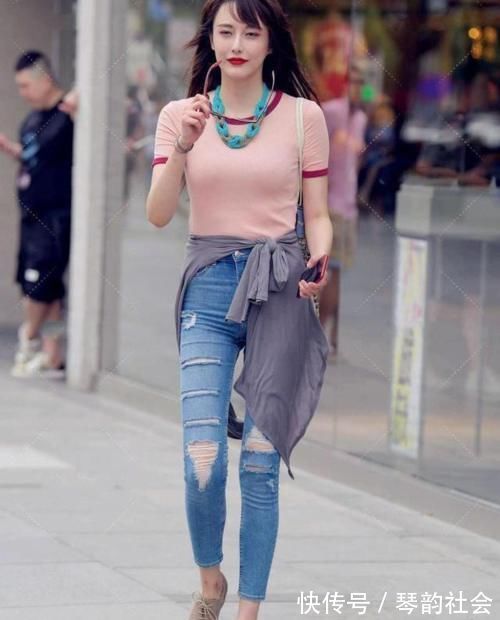 牛仔裤|异国风情其实穿起来很简单，配饰更增添时尚感