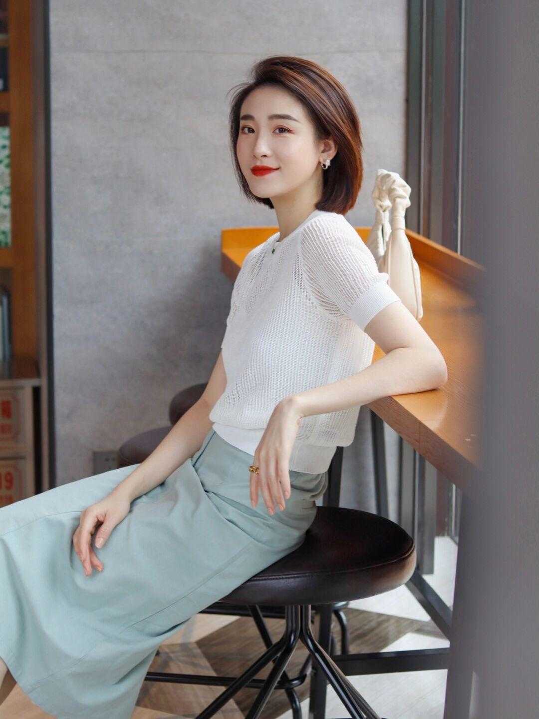 半身裙|高级感原来很简单,多借鉴“白色系穿搭”,温柔优雅不挑人