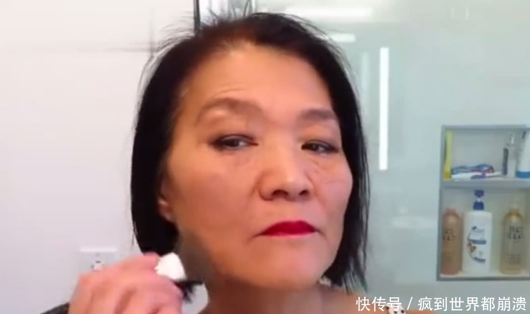 亚洲“化妆术”遇上74岁的老奶奶,网友:“化妆术”终于败下阵