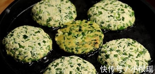 小董|豆腐最简单的家常早餐的做法,不揉面不和面,出锅比吃肉还香