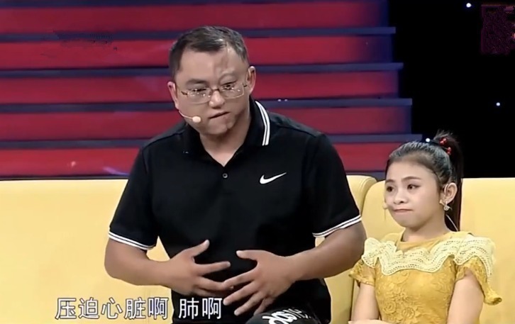 怀孕期间|90厘米“袖珍”女孩怀孕，不听劝阻生下孩子，见到孩子观众叹息