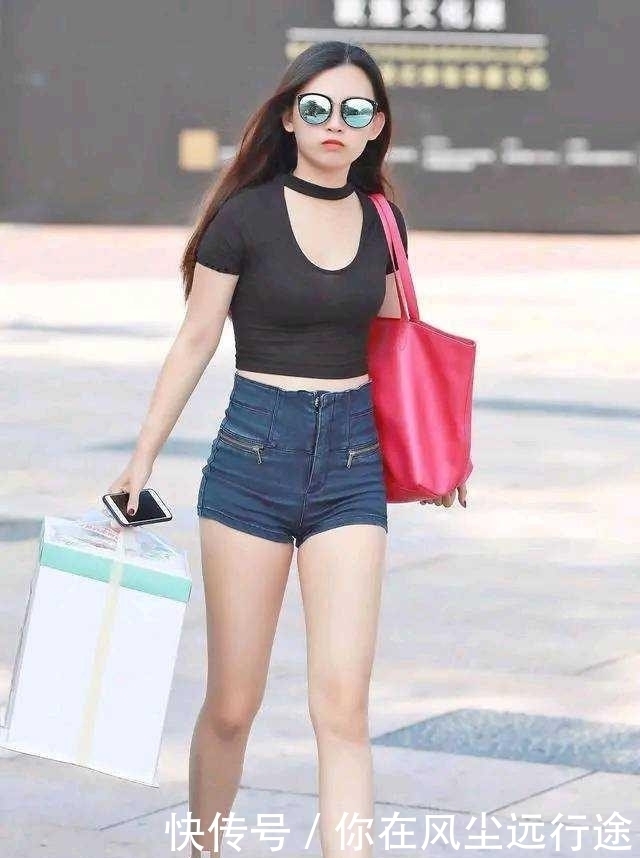 这种中规中矩的高腰裤,不符合审美观,但显腿型修长吧?