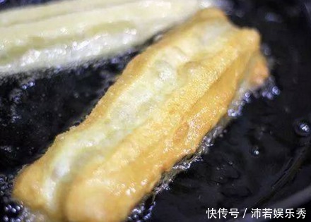 简单|想吃油条还去买教你在家自制油条,简单方便又卫生,2元钱做1锅