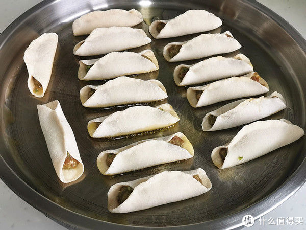 锅贴|饺子吃腻了试试做这面食，外焦里嫩汤汁鲜美比饺子好吃